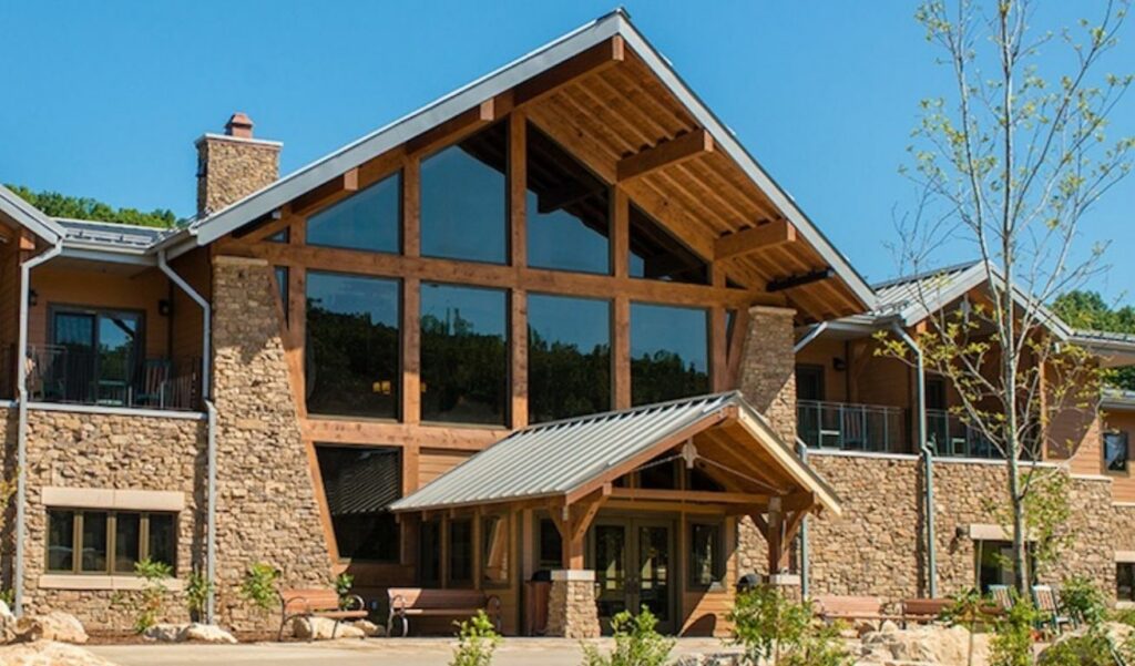 Echo Bluff State Park Lodge